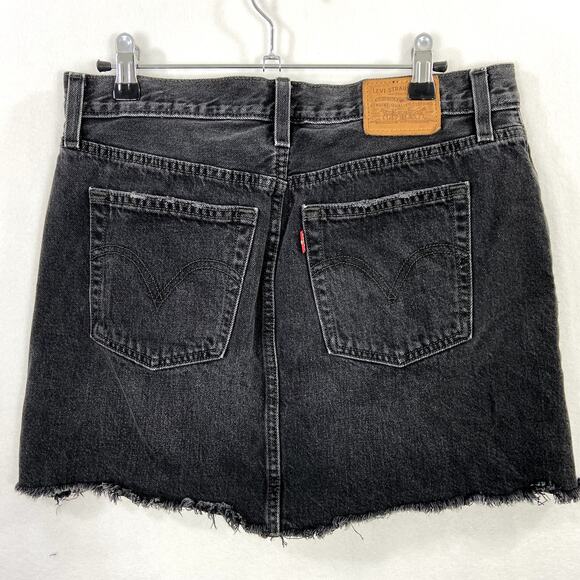 LEVIS Black Denim Skirt Button Fly Raw Hem Size Size 28 - Picture 2 of 8